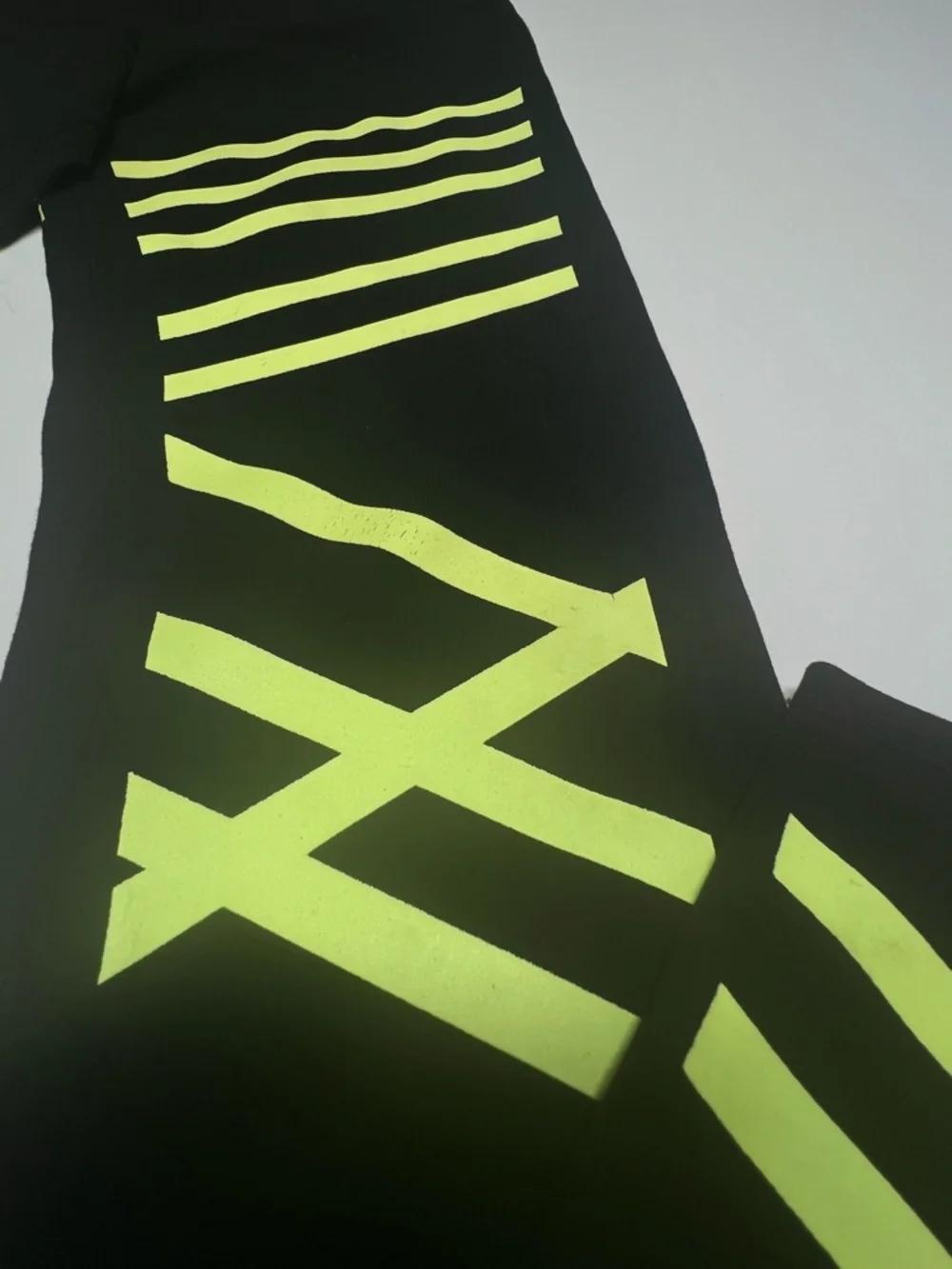 ALO YOGA High Waist Leggings Black Neon Yellow Striped Athletic Pants Size M‎